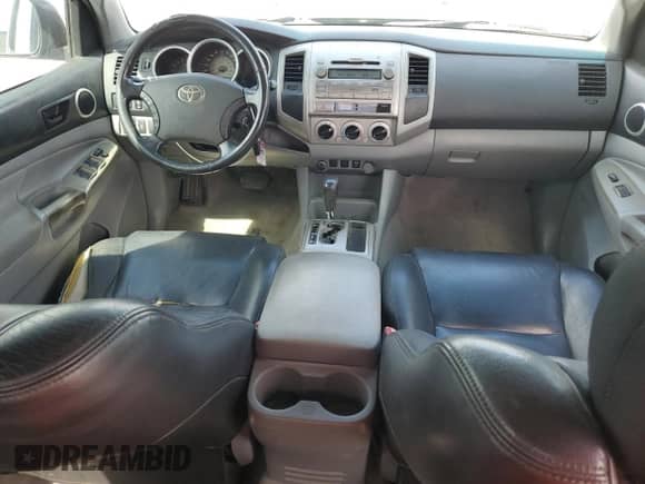 2010 Toyota Tacoma PreRunner z VIN 5TEJU4GN7AZ708023, wystawiony jako Copart lot #84866105 z przebiegiem 195 283 mil mil oraz Szkoda całkowita • Salvage title. Historia ofert i sprzedaży dostępna na DreamBid. Obrazek 8.