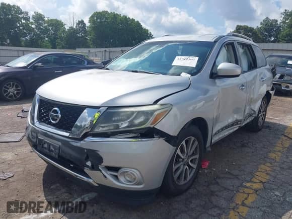 2014 Nissan Pathfinder SL with VIN 5N1AR2MN0EC629609, listed as a IAAI auction lot 42721107 with 234,000 mi miles and . Bid and sale history available at DreamBid. Image 16.