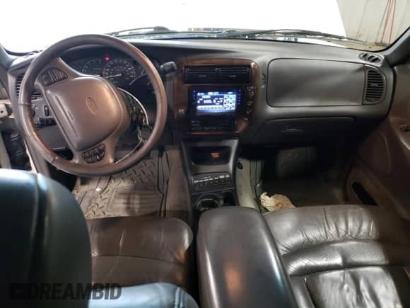 2000 Ford Explorer with VIN 1FMDU85P7YZA26236, listed as a Copart auction lot 68557485 with 216,287 mi miles and Salvage title. Bid and sale history available at DreamBid. Image 8.