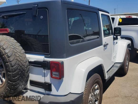 2014 Jeep Wrangler Sahara z VIN 1C4AJWBG3EL197444, wystawiony jako Copart lot #64733055 z przebiegiem 193 278 mil mil oraz Czysty tytuł • Clean title. Historia ofert i sprzedaży dostępna na DreamBid. Obrazek 4.