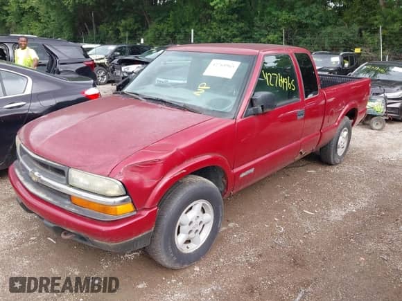 2002 Chevrolet S-10 LS с VIN 1GCDT19W428230487, выставлен на аукционе IAAI как лот 42764965 с пробегом 98 620 миль миль и . История ставок и продаж доступна на DreamBid. Изображение 2.