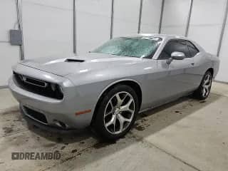2015 Dodge Challenger SXT z VIN 2C3CDZAG0FH718741, wystawiony jako Copart lot #70857735 z przebiegiem 145 522 mil mil oraz Czysty tytuł • Clean title. Historia ofert i sprzedaży dostępna na DreamBid. Obrazek 1.