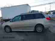 2010 Toyota Sienna XLE с VIN 5TDYK4CC3AS332779, выставлен на аукционе IAAI как лот 41808741 с пробегом 106 357 миль миль и . История ставок и продаж доступна на DreamBid. Изображение 14.