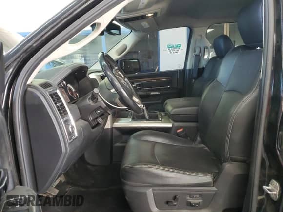 2015 Ram 1500 Laramie z VIN 1C6RR7NT1FS503226, wystawiony jako Copart lot #85599375 z przebiegiem 230 739 mil mil oraz Szkoda całkowita • Salvage title. Historia ofert i sprzedaży dostępna na DreamBid. Obrazek 7.