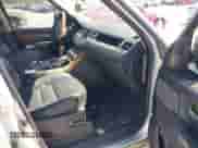 2010 Land Rover Range Rover Sport HSE Lux z VIN SALSK2D44AA226896, wystawiony jako IAAI lot #41835999 z przebiegiem 199 501 mil mil oraz . Historia ofert i sprzedaży dostępna na DreamBid. Obrazek 5.