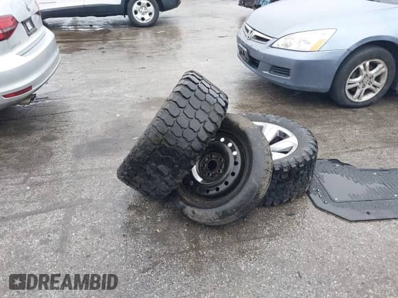 2020 Ram 1500 Limited z VIN 1C6SRFHTXLN392001, wystawiony jako IAAI lot #42508478 z przebiegiem 143 607 mil mil oraz . Historia ofert i sprzedaży dostępna na DreamBid. Obrazek 11.