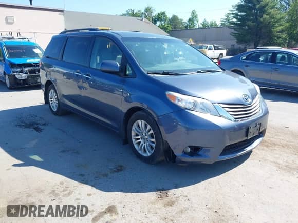2015 Toyota Sienna XLE with VIN 5TDYK3DC8FS533898, listed as a IAAI auction lot 42630483 with 531,640 mi miles and . Bid and sale history available at DreamBid. Image 1.