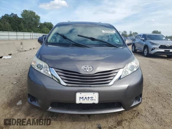 2015 Toyota Sienna LE with VIN 5TDKK3DC8FS601042, listed as a Copart auction lot 70295345 with 134,973 mi miles and Clean title. Bid and sale history available at DreamBid. Image 5.