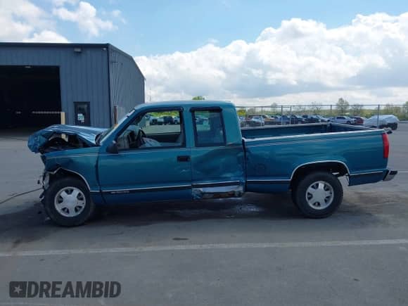 1998 Chevrolet Silverado 1500 z VIN 2GCEC19M2W1251821, wystawiony jako IAAI lot #42166116 z przebiegiem 215 094 mil mil oraz . Historia ofert i sprzedaży dostępna na DreamBid. Obrazek 14.
