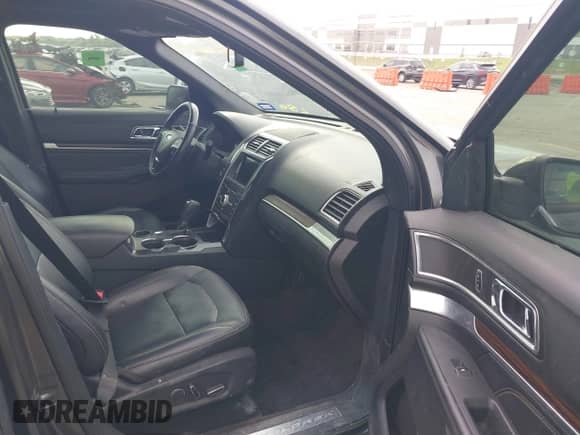 2017 Ford Explorer Limited z VIN 1FM5K7F88HGB70014, wystawiony jako IAAI lot #43334579 z przebiegiem Nie podano mil oraz . Historia ofert i sprzedaży dostępna na DreamBid. Obrazek 5.