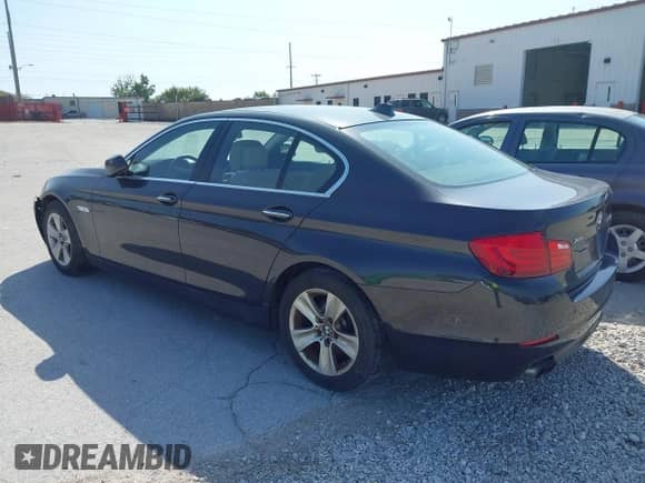 2013 BMW 5 Series 528i xDrive с VIN WBAXH5C58DD111869, выставлен на аукционе IAAI как лот 43176846 с пробегом 150 280 миль миль и . История ставок и продаж доступна на DreamBid. Изображение 3.