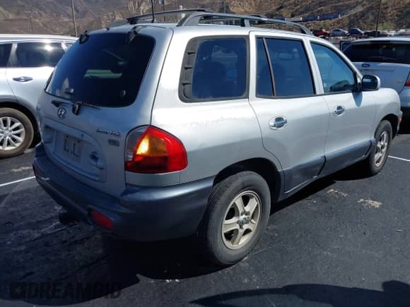 2004 Hyundai Santa Fe GLS с VIN KM8SC13E44U759791, выставлен на аукционе IAAI как лот 43234198 с пробегом 355 506 миль миль и . История ставок и продаж доступна на DreamBid. Изображение 4.