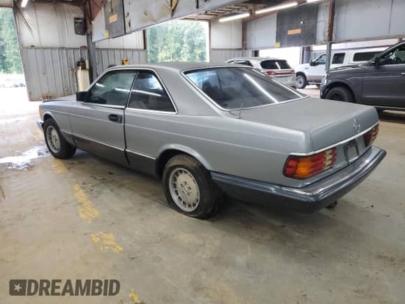 1982 Mercedes-Benz 380 z VIN WDBCA43A7CB002423, wystawiony jako Copart lot #73436484 z przebiegiem 194 305 mil mil oraz Czysty tytuł • Clean title. Historia ofert i sprzedaży dostępna na DreamBid. Obrazek 2.