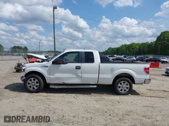 2014 Ford F-150 XL z VIN 1FTEX1CM8EFA23603, wystawiony jako IAAI lot #42111363 z przebiegiem 229 088 mil mil oraz . Historia ofert i sprzedaży dostępna na DreamBid. Obrazek 14.