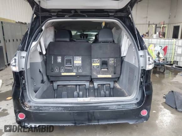 2011 Toyota Sienna SE with VIN 5TDXK3DCXBS067929, listed as a IAAI auction lot 41552044 with 203,697 mi miles and . Bid and sale history available at DreamBid. Image 12.