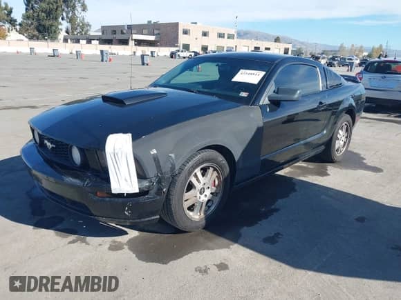 2007 Ford Mustang GT Deluxe z VIN 1ZVFT82H275363767, wystawiony jako IAAI lot #43548811 z przebiegiem 177 449 mil mil oraz . Historia ofert i sprzedaży dostępna na DreamBid. Obrazek 2.