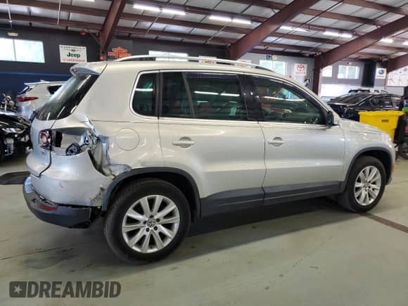 2009 Volkswagen Tiguan S with VIN WVGAV75N89W500223, listed as a Copart auction lot 70937695 with 100,710 mi miles and Clean title. Bid and sale history available at DreamBid. Image 3.