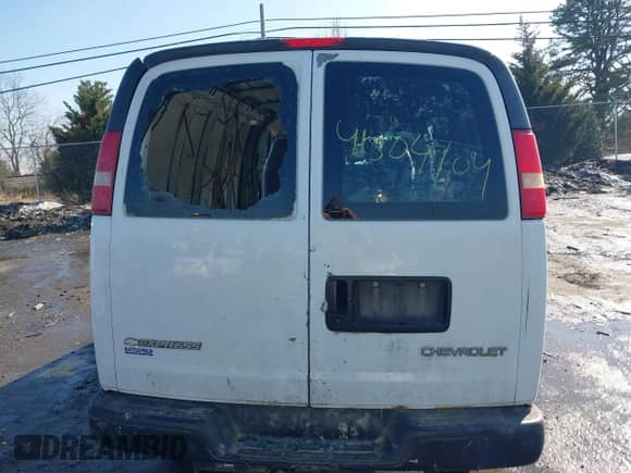 2003 Chevrolet Express Cargo with VIN 1GCFG25T731220111, listed as a IAAI auction lot 41504104 with Not provided miles and . Bid and sale history available at DreamBid. Image 15.