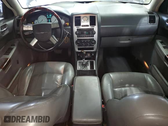 2005 Chrysler 300 C with VIN 2C3JA63H35H134241, listed as a Copart auction lot 86671005 with 154,321 mi miles and Clean title. Bid and sale history available at DreamBid. Image 8.