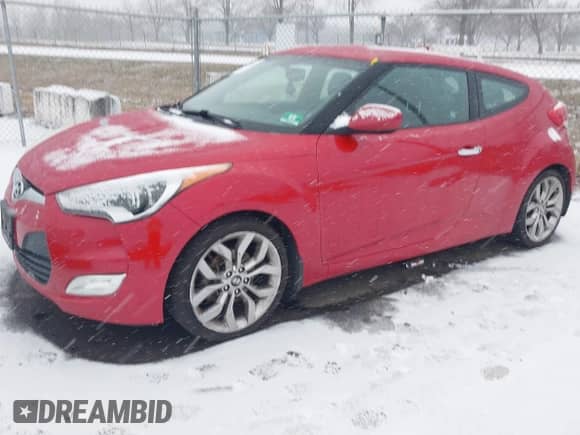 2014 Hyundai Veloster z VIN KMHTC6AD8EU214612, wystawiony jako IAAI lot #41258820 z przebiegiem 61 984 mil mil oraz . Historia ofert i sprzedaży dostępna na DreamBid. Obrazek 2.
