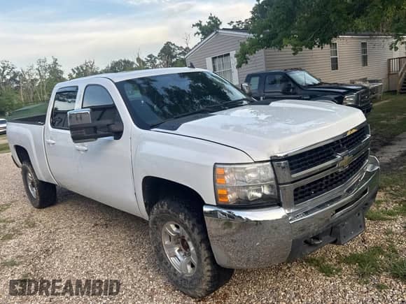2008 Chevrolet Silverado 2500HD 1LT with VIN 1GCHK23638F117735, listed as a Copart auction lot 61693945 with 158,010 mi miles and Salvage title. Bid and sale history available at DreamBid. Image 1.