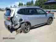 2022 Subaru Forester Touring z VIN JF2SKARC6NH445245, wystawiony jako Copart lot #67606215 z przebiegiem 65 468 mil mil oraz Szkoda całkowita • Salvage title. Historia ofert i sprzedaży dostępna na DreamBid. Obrazek 3.