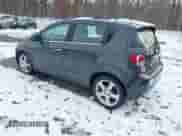 2014 Chevrolet Sonic Premier z VIN 1G1JF6SBXE4173442, wystawiony jako IAAI lot #41803121 z przebiegiem 160 767 mil mil oraz . Historia ofert i sprzedaży dostępna na DreamBid. Obrazek 3.