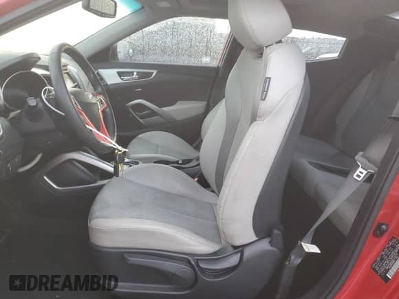 2013 Hyundai Veloster w/Gray Int z VIN KMHTC6AD9DU138767, wystawiony jako Copart lot #85260395 z przebiegiem 176 745 mil mil oraz Szkoda całkowita • Salvage title. Historia ofert i sprzedaży dostępna na DreamBid. Obrazek 7.