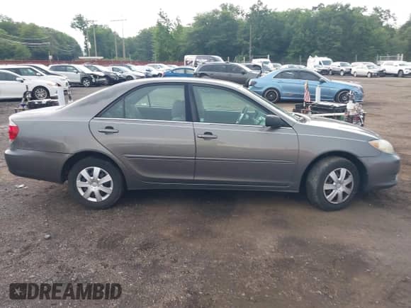 2006 Toyota Camry STD с VIN 4T1BE32K76U730544, выставлен на аукционе IAAI как лот 42626568 с пробегом 324 000 миль миль и . История ставок и продаж доступна на DreamBid. Изображение 13.