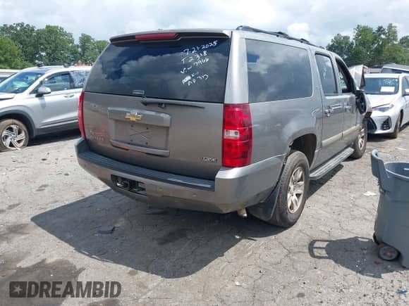 2007 Chevrolet Suburban LTZ z VIN 3GNFK16367G287966, wystawiony jako IAAI lot #42828098 z przebiegiem Nie podano mil oraz . Historia ofert i sprzedaży dostępna na DreamBid. Obrazek 4.