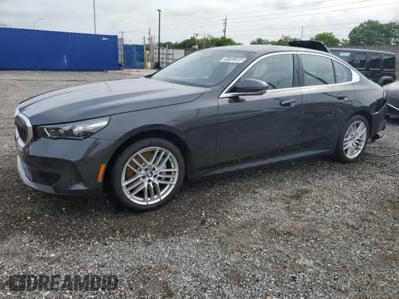 2025 BMW 5 Series 530i с VIN WBA43FJ03SCU25866, выставлен на аукционе Copart как лот 59765385 с пробегом 6 292 миль миль и Чистый • Clean title. История ставок и продаж доступна на DreamBid. Изображение 1.