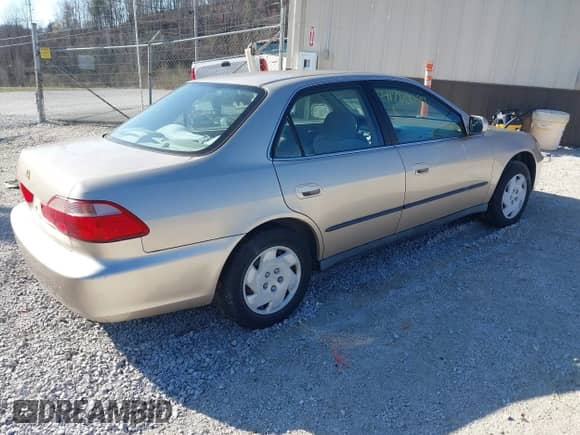 2000 Honda Accord LX с VIN 1HGCG1644YA057186, выставлен на аукционе IAAI как лот 41780299 с пробегом 153 612 миль миль и . История ставок и продаж доступна на DreamBid. Изображение 4.