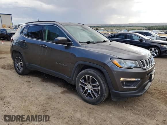 2019 Jeep Compass Latitude z VIN 3C4NJCBB1KT658449, wystawiony jako Copart lot #67523185 z przebiegiem 97 457 mil mil oraz Czysty tytuł • Clean title. Historia ofert i sprzedaży dostępna na DreamBid. Obrazek 4.