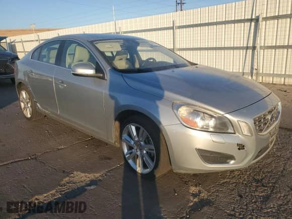 2011 Volvo S60 с VIN YV1902FH2B2013429, выставлен на аукционе Copart как лот 65014925 с пробегом 85 459 миль миль и Чистый • Clean title. История ставок и продаж доступна на DreamBid. Изображение 4.