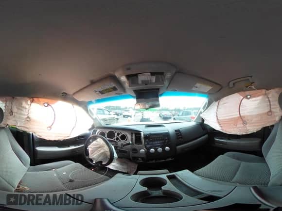 2012 Toyota Tundra z VIN 5TFRU5F17CX027958, wystawiony jako IAAI lot #42690061 z przebiegiem 228 438 mil mil oraz . Historia ofert i sprzedaży dostępna na DreamBid. Obrazek 18.