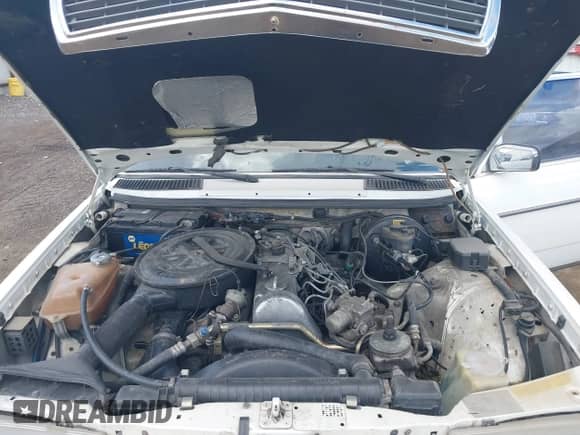 1984 Mercedes-Benz 300 D z VIN WDBAB33A9EA161712, wystawiony jako IAAI lot #42305252 z przebiegiem 142 347 mil mil oraz . Historia ofert i sprzedaży dostępna na DreamBid. Obrazek 10.