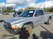 2002 Dodge Dakota z VIN 1B7GL12X42S708569, wystawiony jako IAAI lot #43535850 z przebiegiem 225 885 mil mil oraz . Historia ofert i sprzedaży dostępna na DreamBid. Obrazek 2.