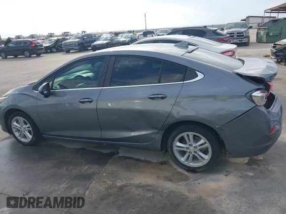 2018 Chevrolet Cruze LT z VIN 1G1BE5SM2J7188657, wystawiony jako IAAI lot #43440260 z przebiegiem 173 856 mil mil oraz . Historia ofert i sprzedaży dostępna na DreamBid. Obrazek 14.