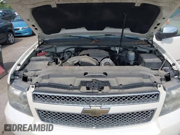 2011 Chevrolet Suburban LTZ z VIN 1GNSKKE34BR257556, wystawiony jako IAAI lot #41308217 z przebiegiem 158 107 mil mil oraz . Historia ofert i sprzedaży dostępna na DreamBid. Obrazek 10.
