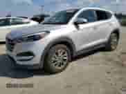 2018 Hyundai Tucson SE с VIN KM8J23A42JU769784, выставлен на аукционе Copart как лот 80096055 с пробегом 72 034 миль миль и Списание • Salvage title. История ставок и продаж доступна на DreamBid. Изображение 1.
