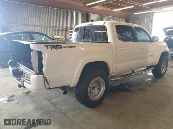 2017 Toyota Tacoma SR5 с VIN 3TMAZ5CN8HM030774, выставлен на аукционе Copart как лот 86516855 с пробегом 134 007 миль миль и Списание • Salvage title. История ставок и продаж доступна на DreamBid. Изображение 3.
