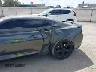 2017 Chevrolet Camaro 2SS z VIN 1G1FH1R77H0105082, wystawiony jako IAAI lot #43350250 z przebiegiem 89 770 mil mil oraz . Historia ofert i sprzedaży dostępna na DreamBid. Obrazek 6.