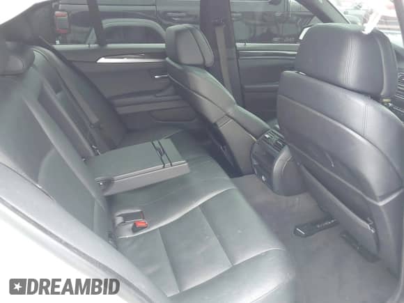 2013 BMW 5 Series 535i с VIN WBAFR7C58DC825575, выставлен на аукционе IAAI как лот 42650633 с пробегом 107 755 миль миль и . История ставок и продаж доступна на DreamBid. Изображение 8.