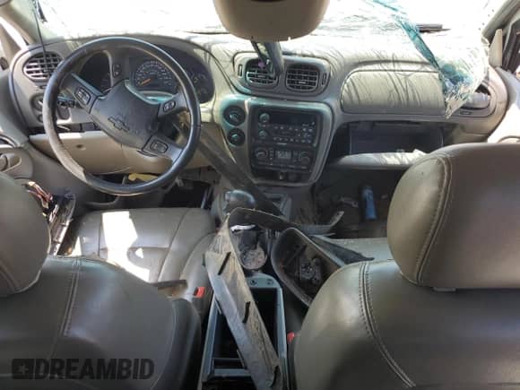 2002 Chevrolet TrailBlazer EXT LT z VIN 1GNET16S526101179, wystawiony jako Copart lot #62463715 z przebiegiem Nie podano mil oraz Szkoda całkowita • Salvage title. Historia ofert i sprzedaży dostępna na DreamBid. Obrazek 8.