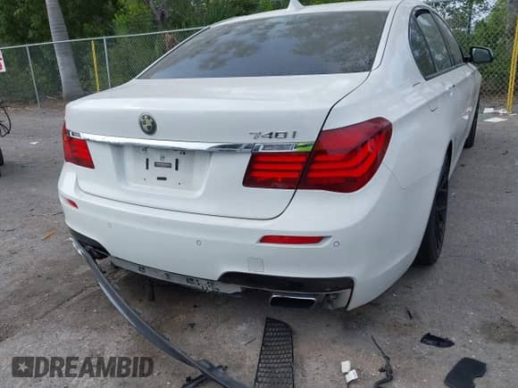 2013 BMW 7 Series 740i с VIN WBAYA6C52DD143862, выставлен на аукционе IAAI как лот 41859183 с пробегом 133 666 миль миль и . История ставок и продаж доступна на DreamBid. Изображение 6.