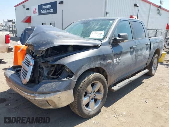 2019 Ram 1500 Big Horn z VIN 1C6RR6LT8KS529068, wystawiony jako IAAI lot #43127931 z przebiegiem 136 127 mil mil oraz . Historia ofert i sprzedaży dostępna na DreamBid. Obrazek 2.