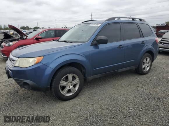 2012 Subaru Forester X z VIN JF2SHABC8CH425181, wystawiony jako Copart lot #80501965 z przebiegiem 102 413 mil mil oraz Szkoda całkowita • Salvage title. Historia ofert i sprzedaży dostępna na DreamBid. Obrazek 1.