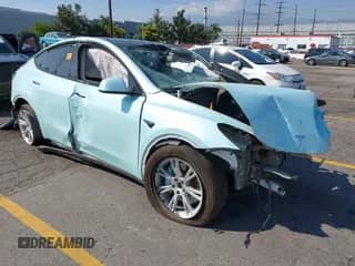 2020 Tesla Model Y Long Range с VIN 5YJYGDEE3LF054716, выставлен на аукционе IAAI как лот 43163480 с пробегом Не указан миль и . История ставок и продаж доступна на DreamBid. Изображение 1.