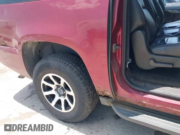 2011 Chevrolet Suburban LT с VIN 1GNSKJE39BR167040, выставлен на аукционе IAAI как лот 42419973 с пробегом 247 865 миль миль и . История ставок и продаж доступна на DreamBid. Изображение 19.