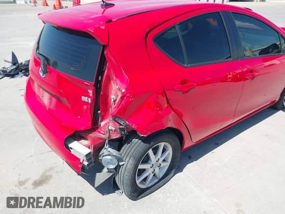 2014 Toyota Prius One z VIN JTDKDTB34E1069314, wystawiony jako IAAI lot #42018518 z przebiegiem 170 929 mil mil oraz . Historia ofert i sprzedaży dostępna na DreamBid. Obrazek 18.